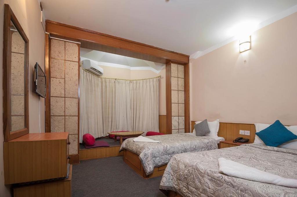 Hotel Candle Inn Pokhara Eksteriør billede