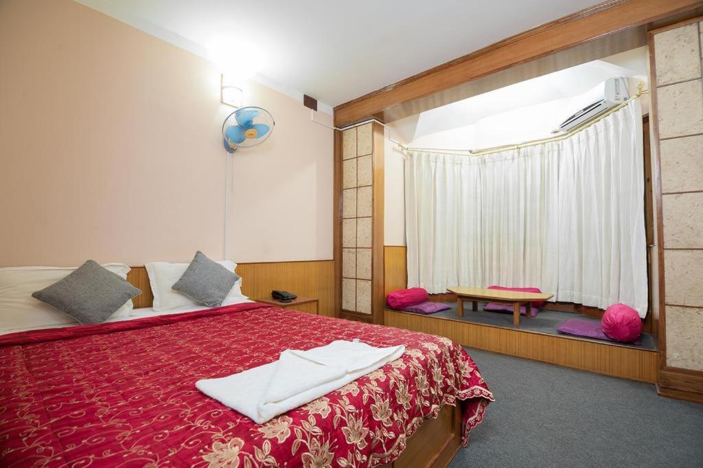 Hotel Candle Inn Pokhara Eksteriør billede